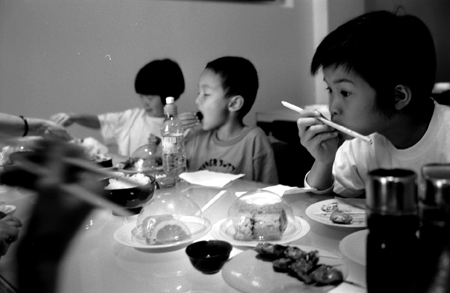 Kids eating sushi
